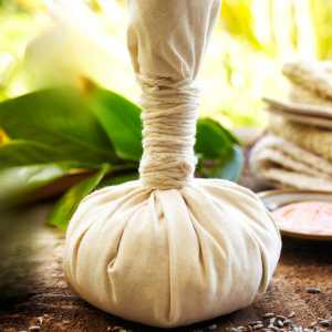 An onion poultice rests on a wooden table.